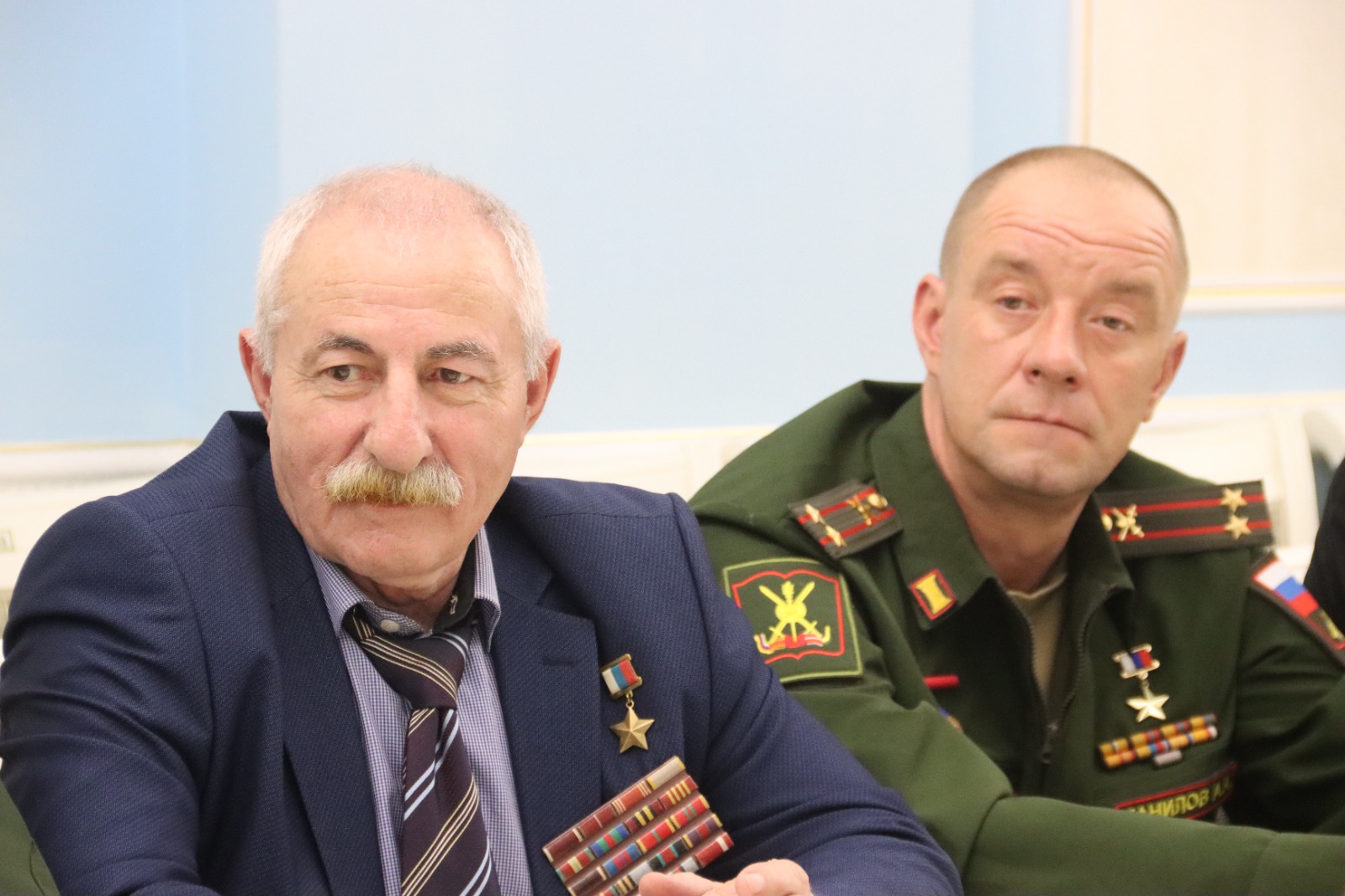 Встреча героев Отечества с руководством Махачкалы